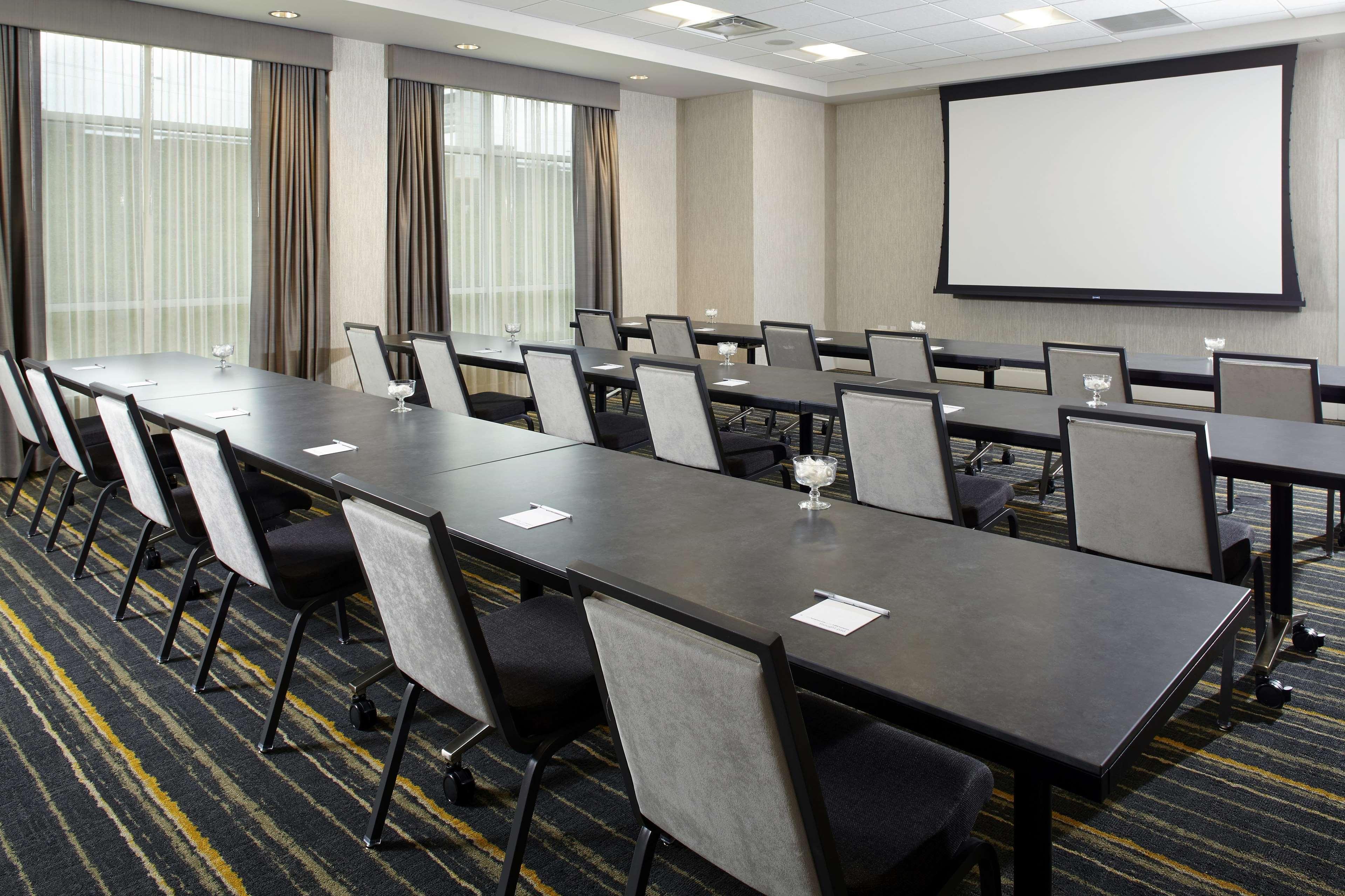 Hampton Inn & Suites Pittsburgh Airport South/Settlers Ridge Робинсон-Тауншип Экстерьер фото
