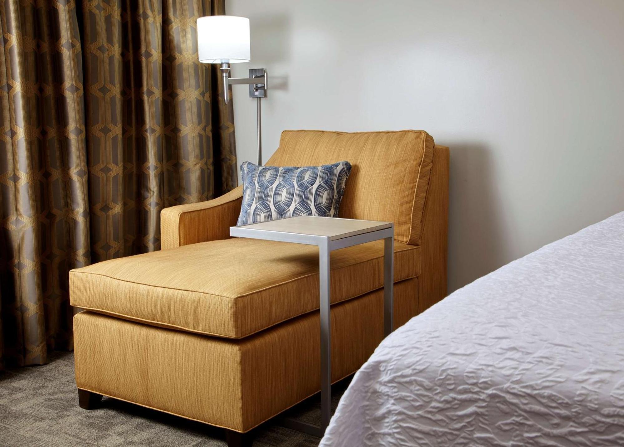 Hampton Inn & Suites Pittsburgh Airport South/Settlers Ridge Робинсон-Тауншип Экстерьер фото