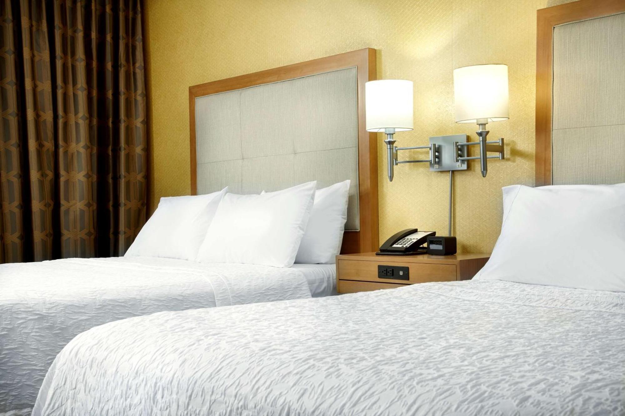 Hampton Inn & Suites Pittsburgh Airport South/Settlers Ridge Робинсон-Тауншип Экстерьер фото
