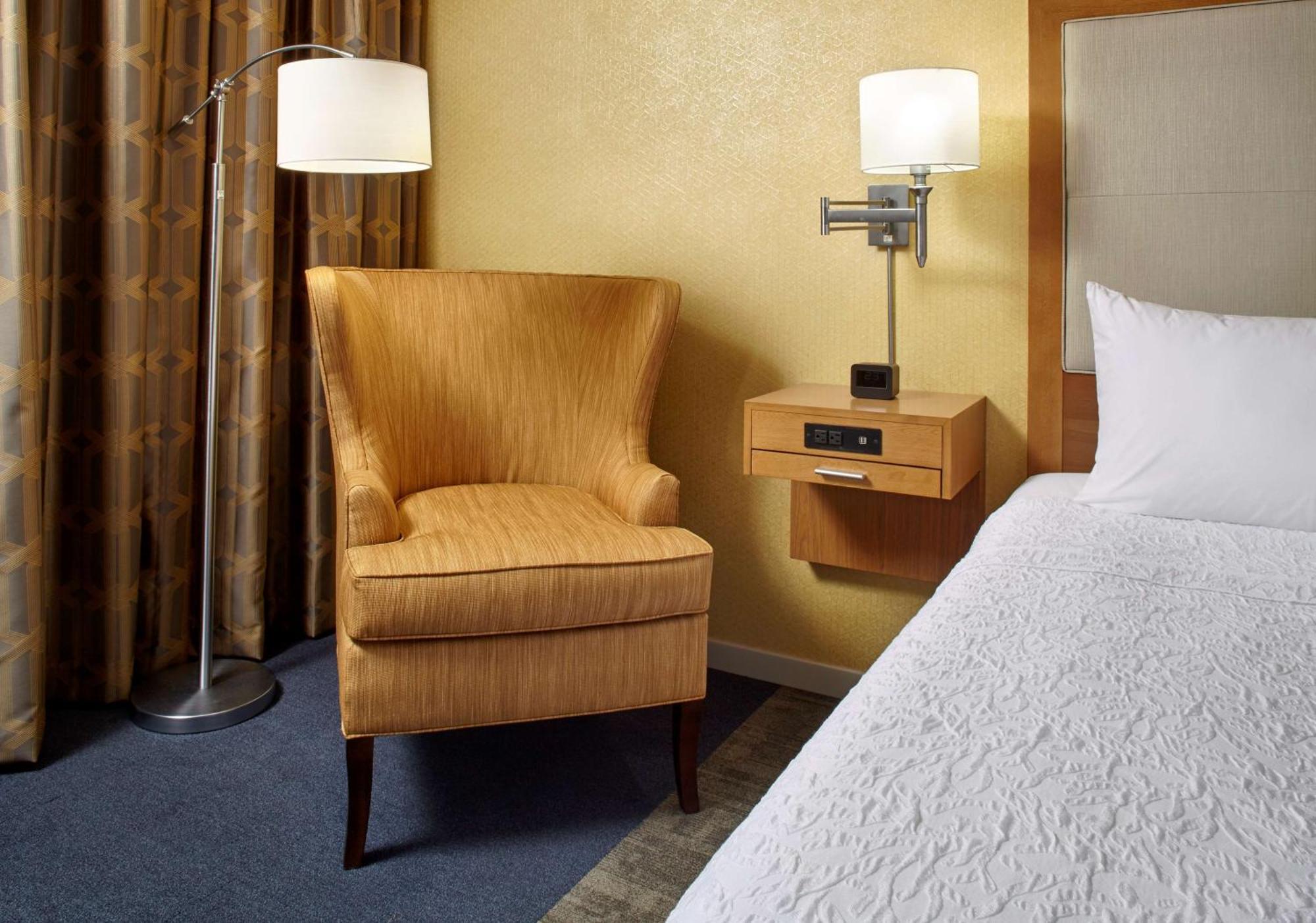 Hampton Inn & Suites Pittsburgh Airport South/Settlers Ridge Робинсон-Тауншип Экстерьер фото