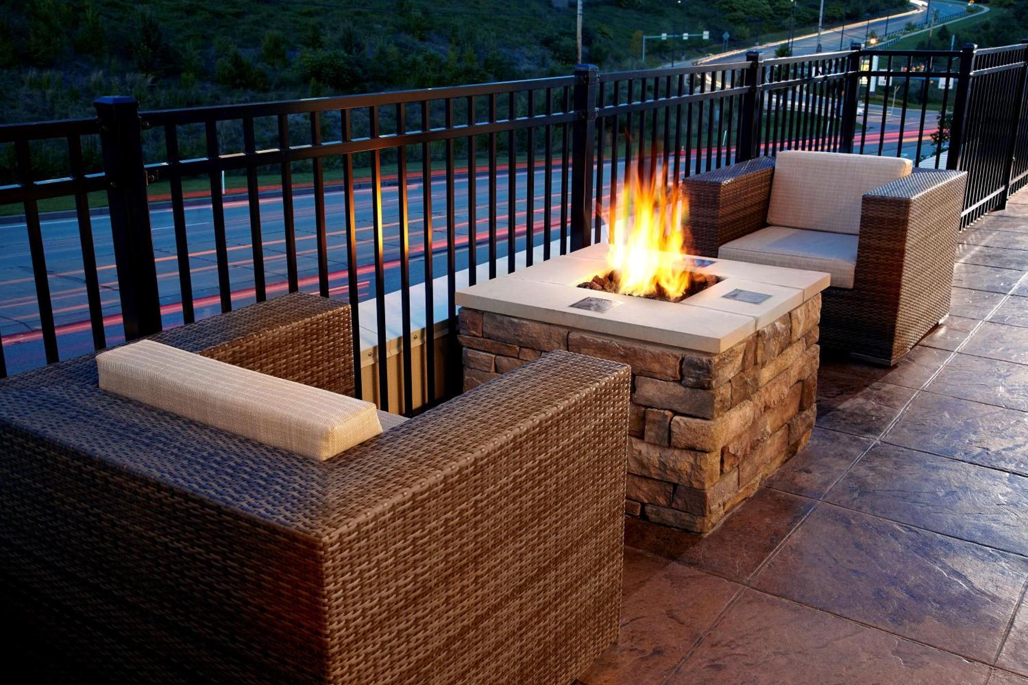 Hampton Inn & Suites Pittsburgh Airport South/Settlers Ridge Робинсон-Тауншип Экстерьер фото